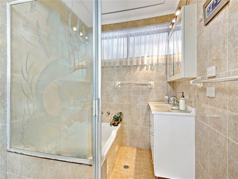 33 Wendy Avenue, Georges Hall NSW 2198