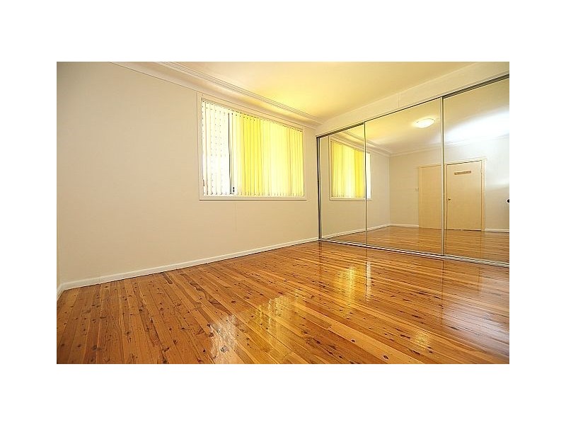 33 Surrey Avenue, Georges Hall NSW 2198