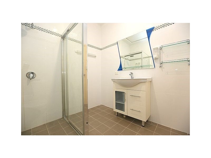 33 Surrey Avenue, Georges Hall NSW 2198