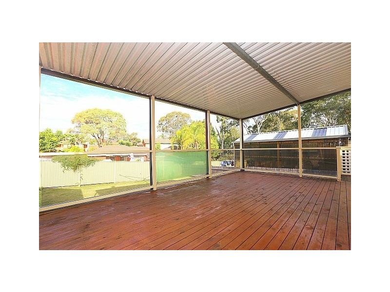 33 Surrey Avenue, Georges Hall NSW 2198