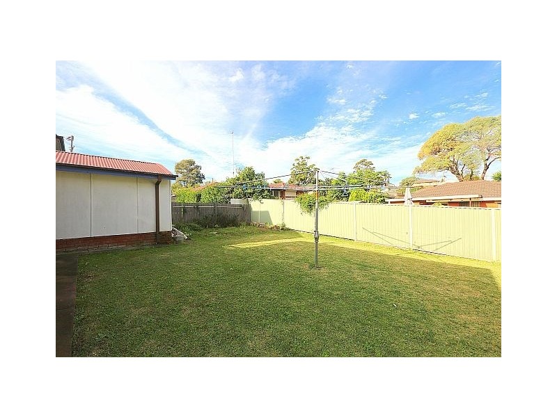 33 Surrey Avenue, Georges Hall NSW 2198