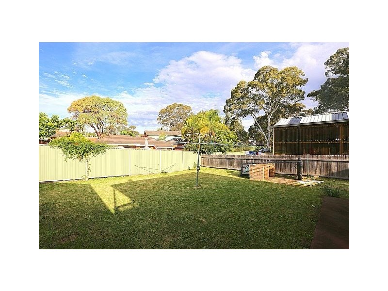 33 Surrey Avenue, Georges Hall NSW 2198