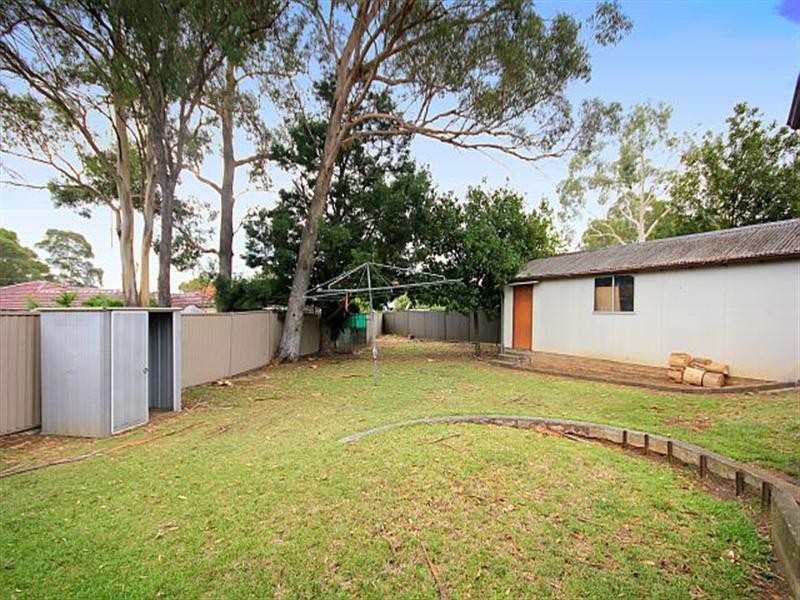 13 Sturt Avenue, Georges Hall NSW 2198