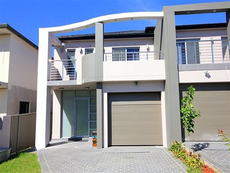 9 Buckland Street, Greenacre NSW 2190