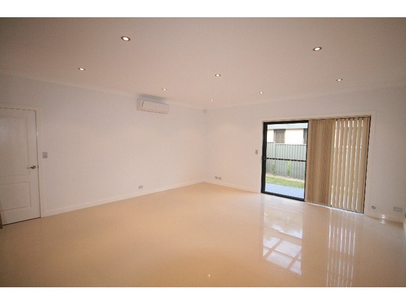 5/74 Napoleon Road, Greenacre NSW 2190