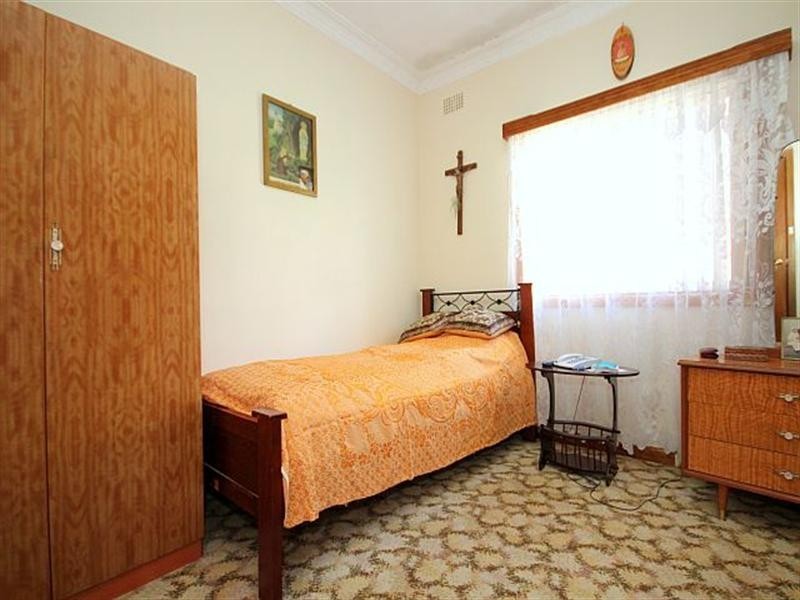 102 Cooper Road, Birrong NSW 2143