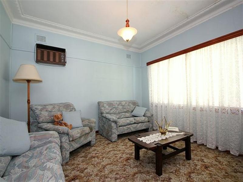 182 Henry Lawson Drive, Georges Hall NSW 2198