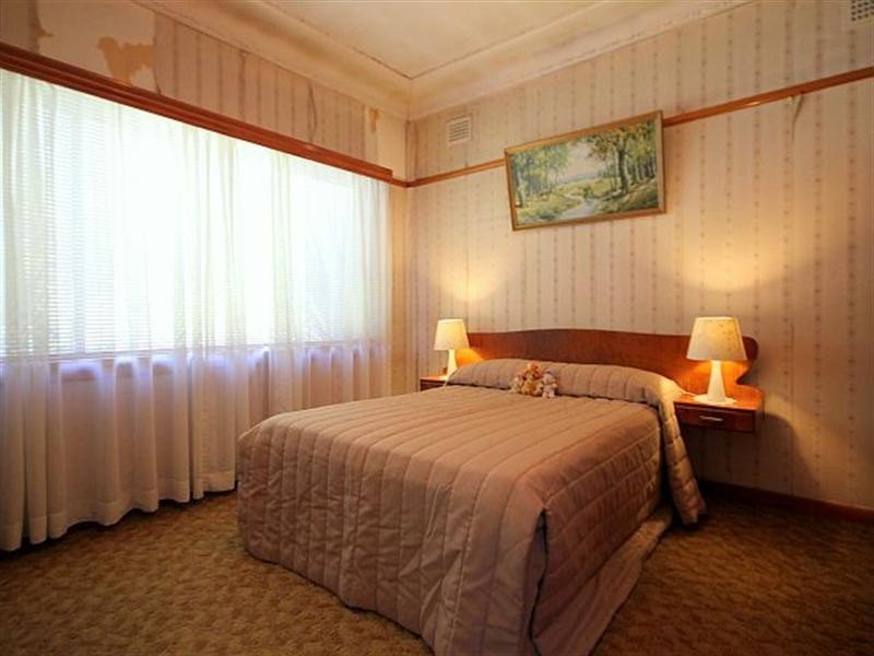 182 Henry Lawson Drive, Georges Hall NSW 2198