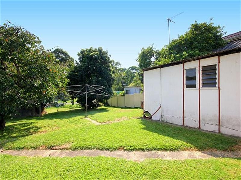 182 Henry Lawson Drive, Georges Hall NSW 2198