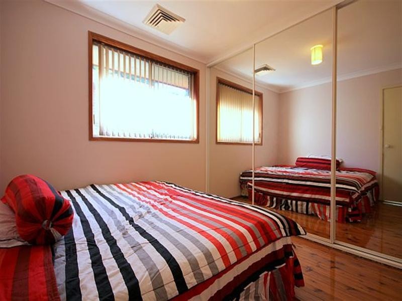 4 Josephine Crescent, Georges Hall NSW 2198