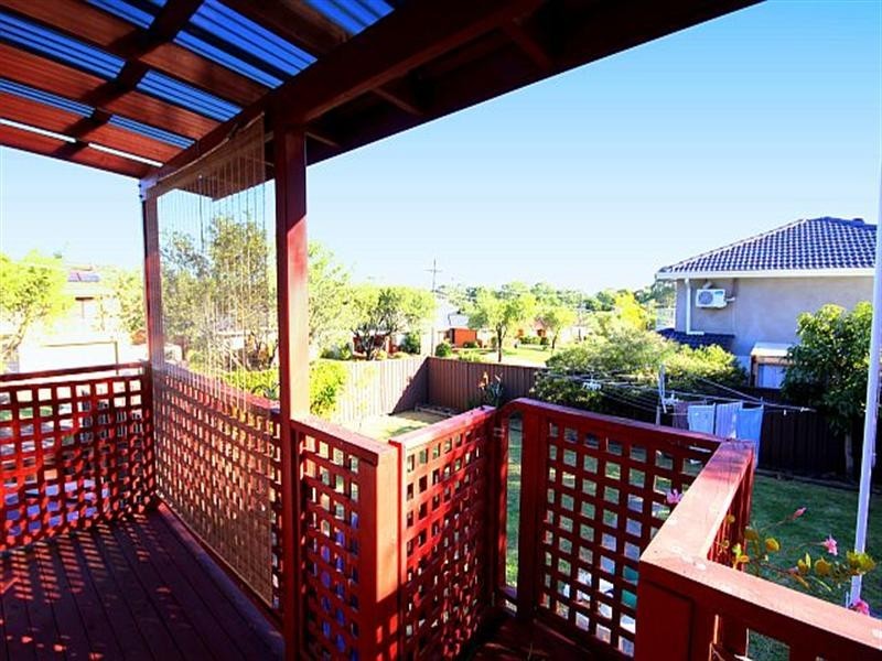 4 Josephine Crescent, Georges Hall NSW 2198