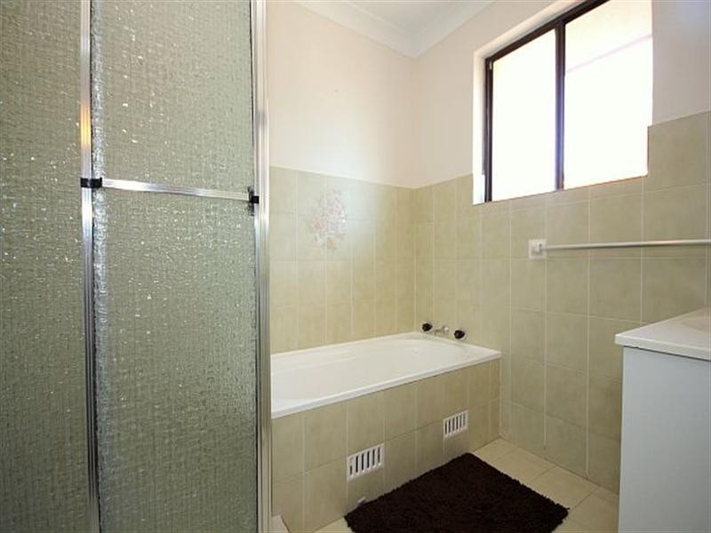 4/209 Old Kent Road, Greenacre NSW 2190