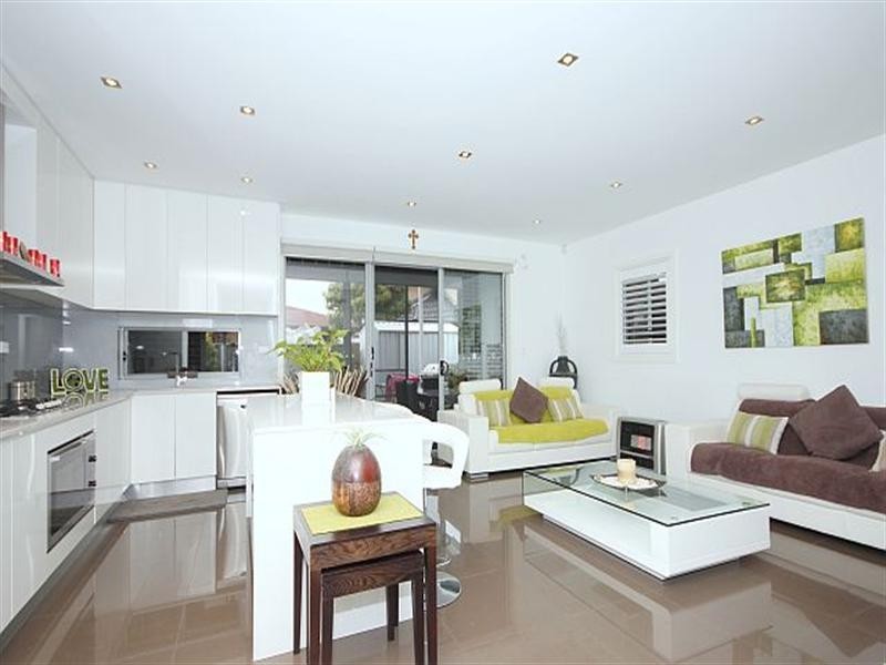 16 Glenbrook Crescent, Georges Hall NSW 2198