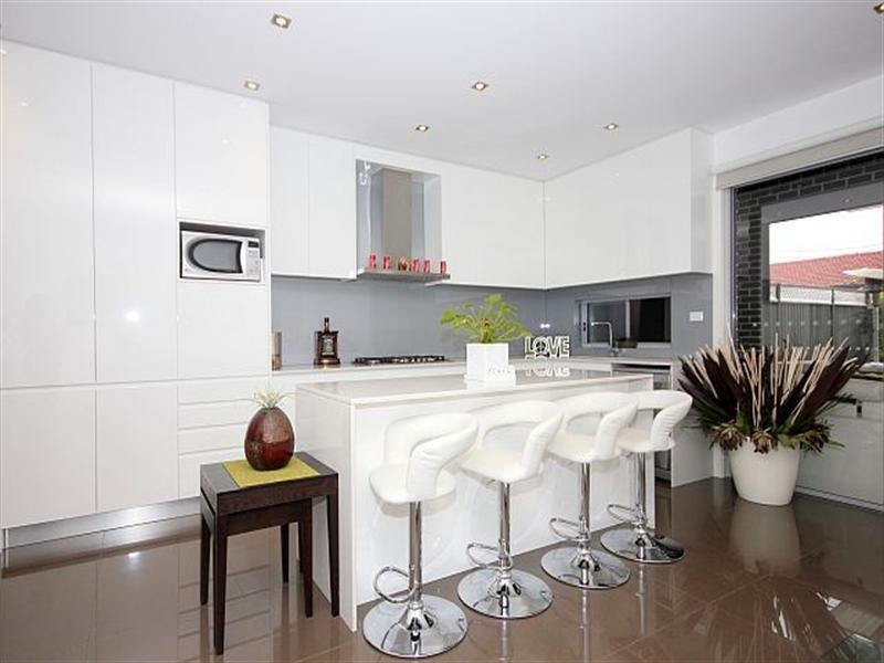 16 Glenbrook Crescent, Georges Hall NSW 2198