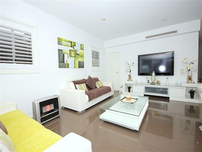 16 Glenbrook Crescent, Georges Hall NSW 2198