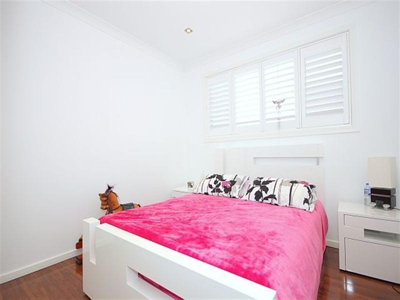 16 Glenbrook Crescent, Georges Hall NSW 2198