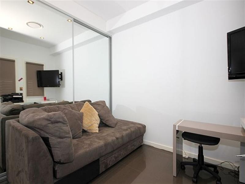 16 Glenbrook Crescent, Georges Hall NSW 2198