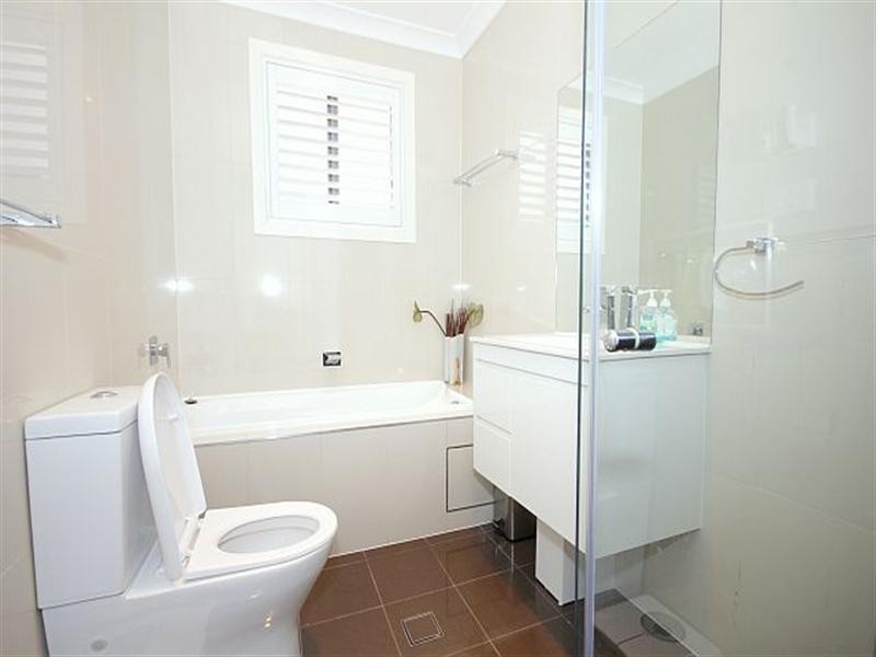 16 Glenbrook Crescent, Georges Hall NSW 2198