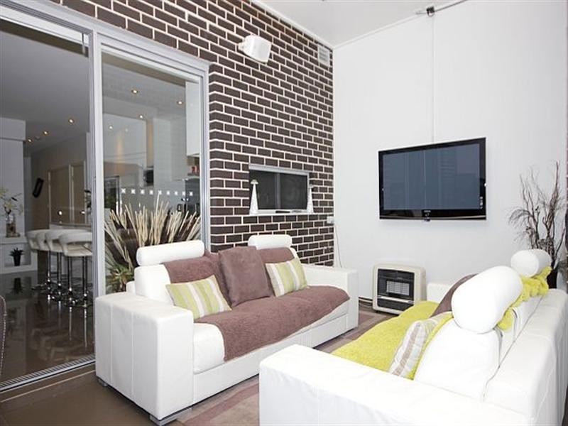 16 Glenbrook Crescent, Georges Hall NSW 2198