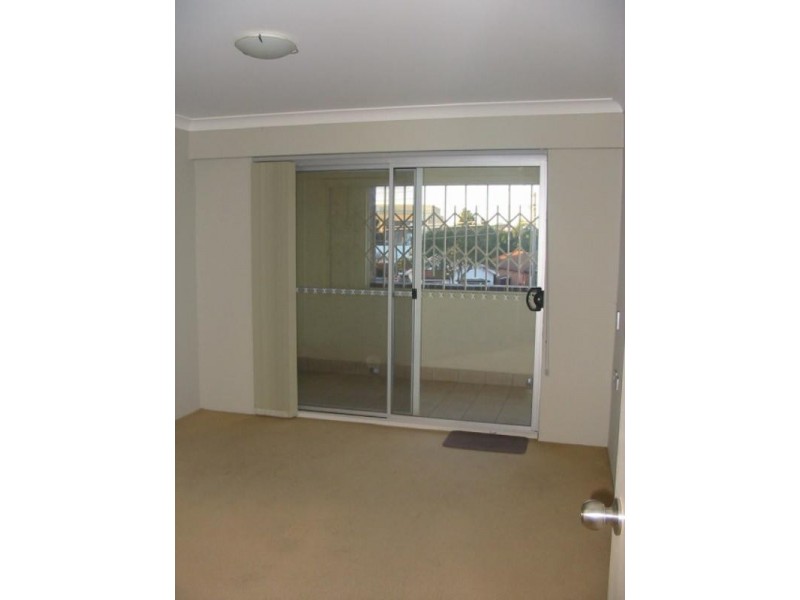 1/2 – 6 Schwebel Street,, Marrickville NSW 2204