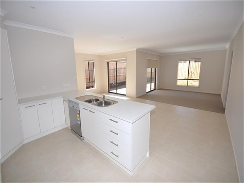 8 Hamish Drive, Bannockburn VIC 3331