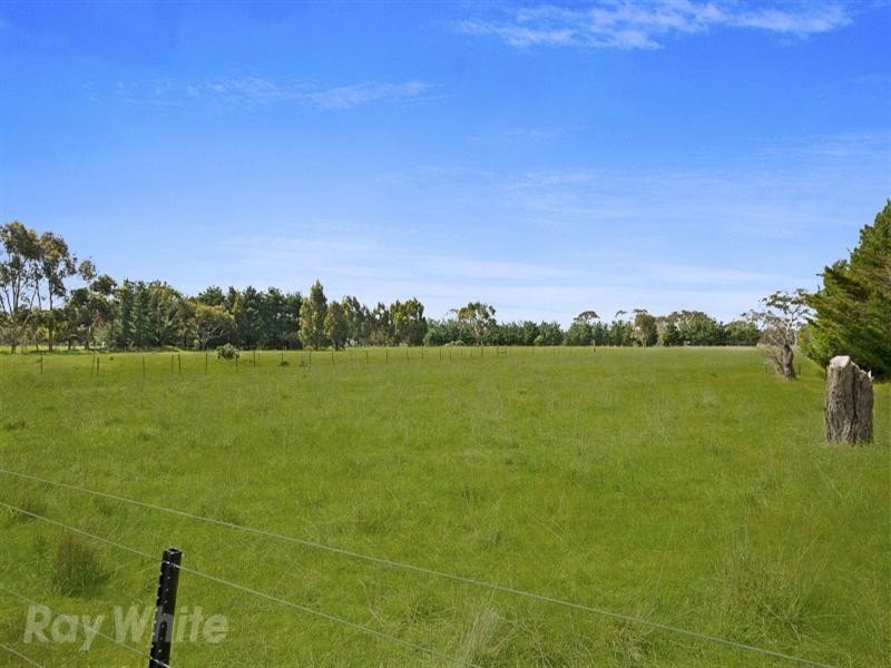 10 Clarkes Road, Anakie VIC 3221