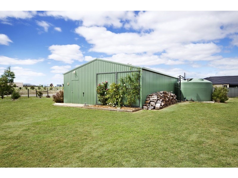 24 Warwick Way, Bannockburn VIC 3331