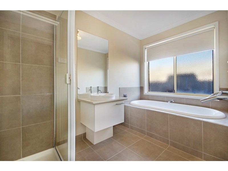 73 Moreillon Boulevard, Bannockburn VIC 3331