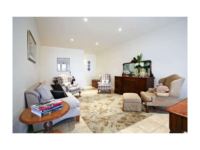 2/84 Nicholas Street, Newtown VIC 3220