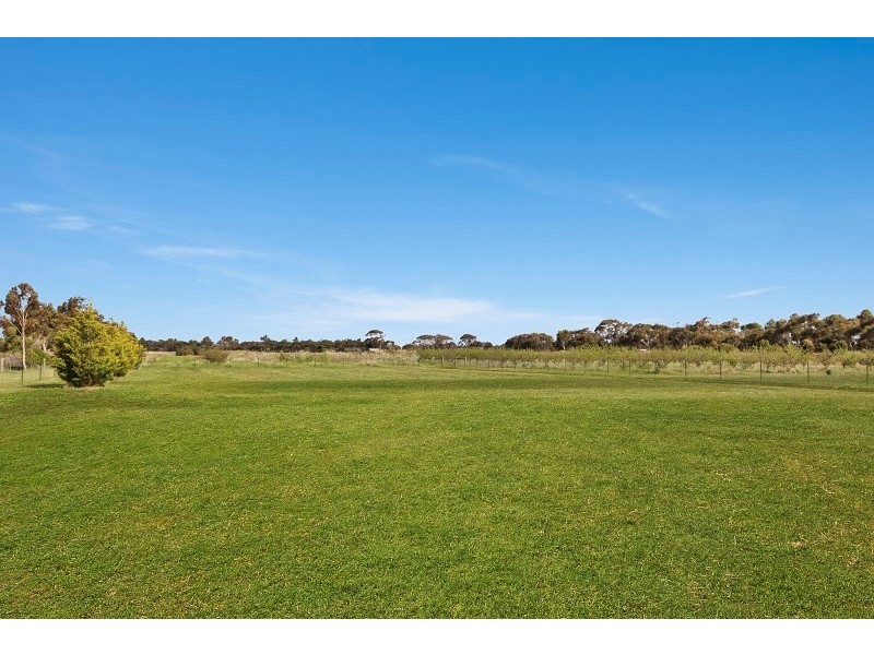 16 Donaldson Road, Lethbridge VIC 3332