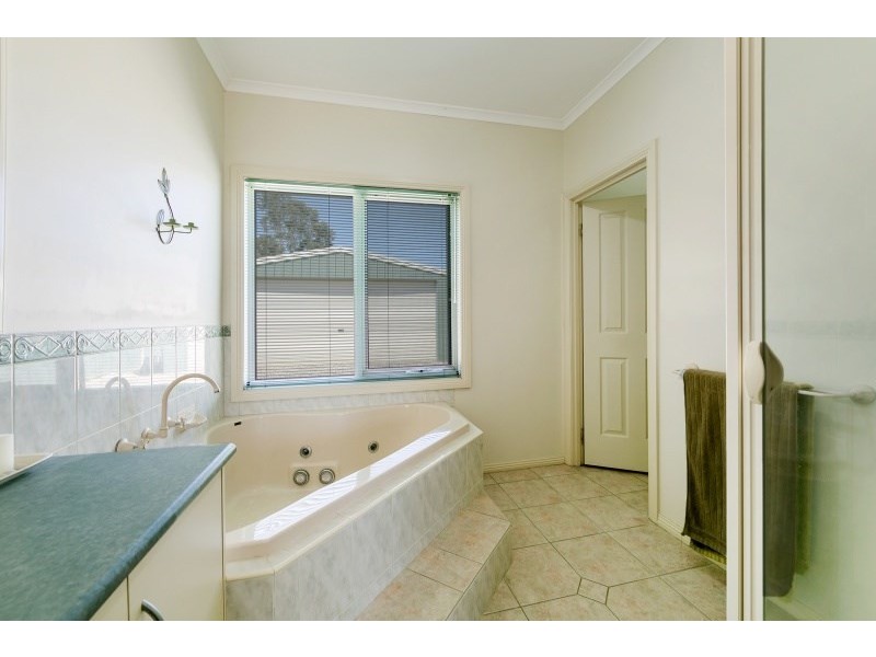 11 Earl Crescent, Bannockburn VIC 3331