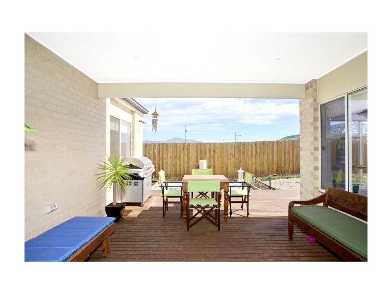 11 Darriwell Drive, Bannockburn VIC 3331