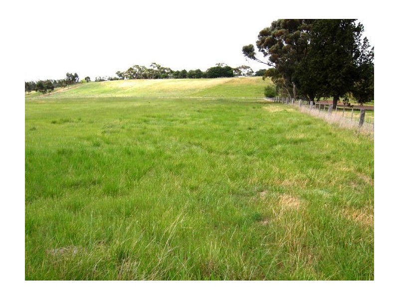 Cnr Common Rd and Hamilton Highway, Inverleigh VIC 3321