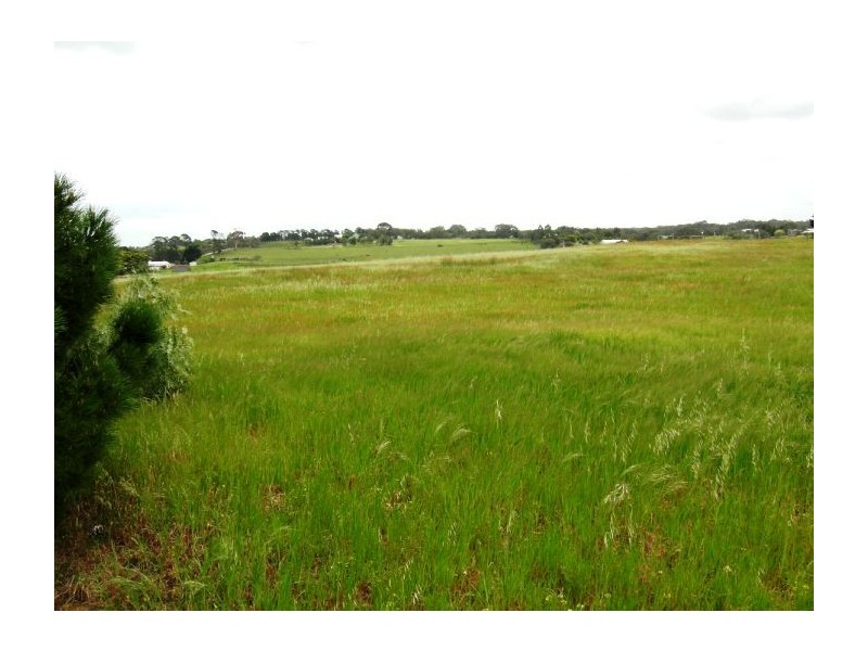 Cnr Common Rd and Hamilton Highway, Inverleigh VIC 3321