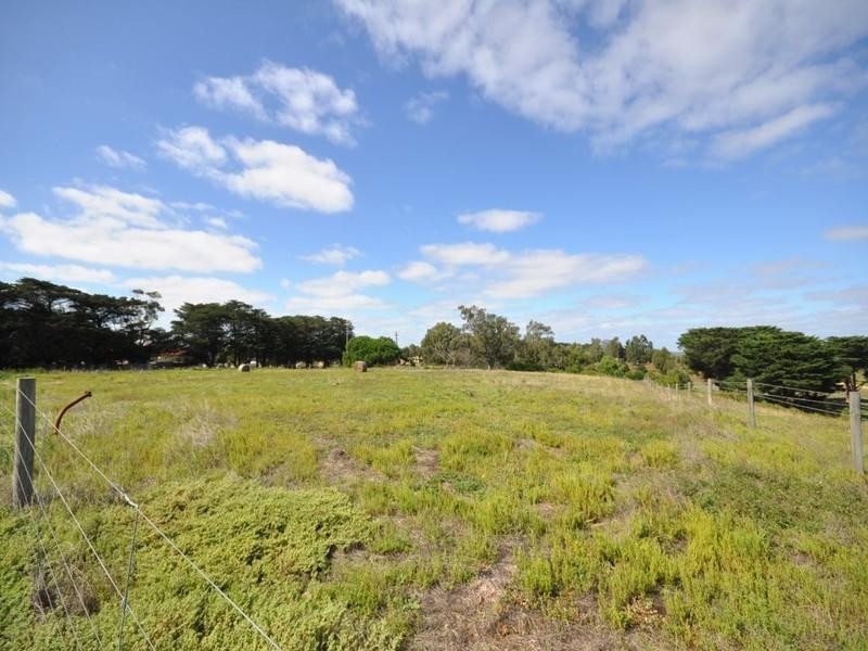 Cnr Common Rd and Hamilton Highway, Inverleigh VIC 3321