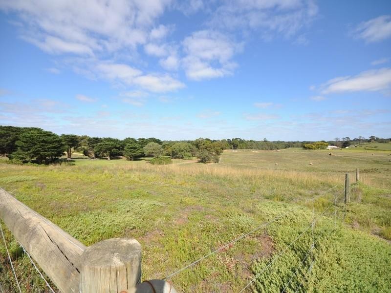 Cnr Common Rd and Hamilton Highway, Inverleigh VIC 3321