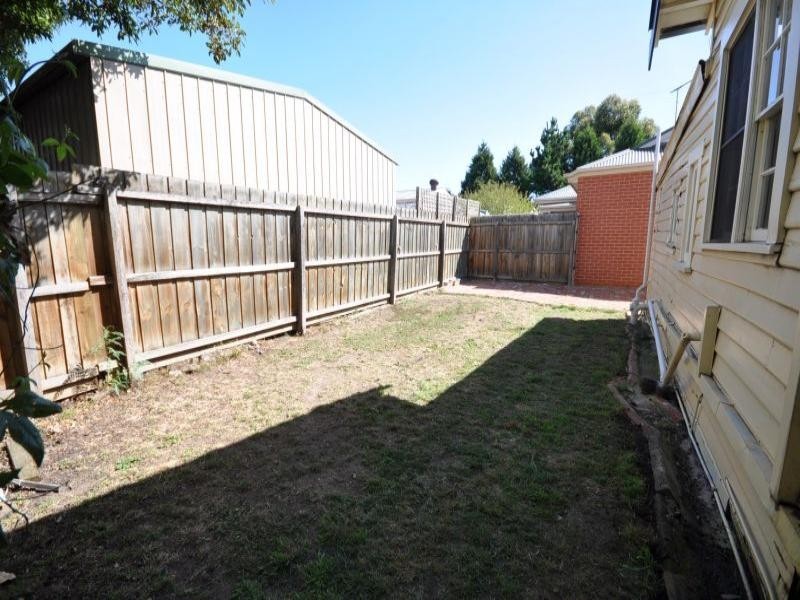 2 Coral Close, Hamlyn Heights VIC 3215
