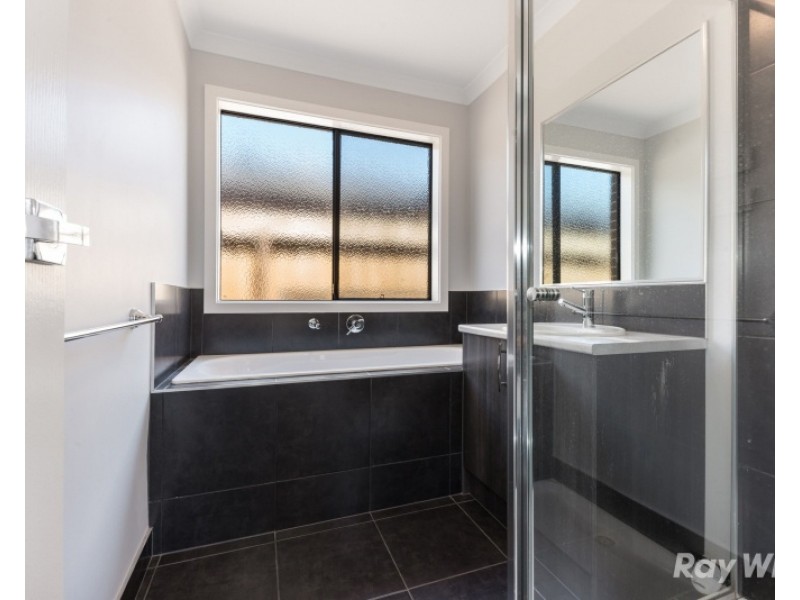 43 Willowbrae Way, Bannockburn VIC 3331