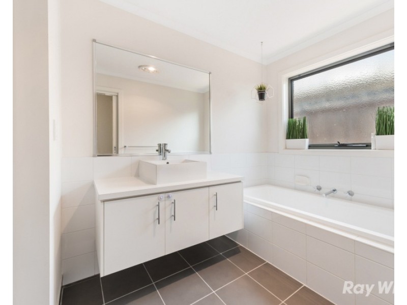 6 Glastonbury Close, Bannockburn VIC 3331