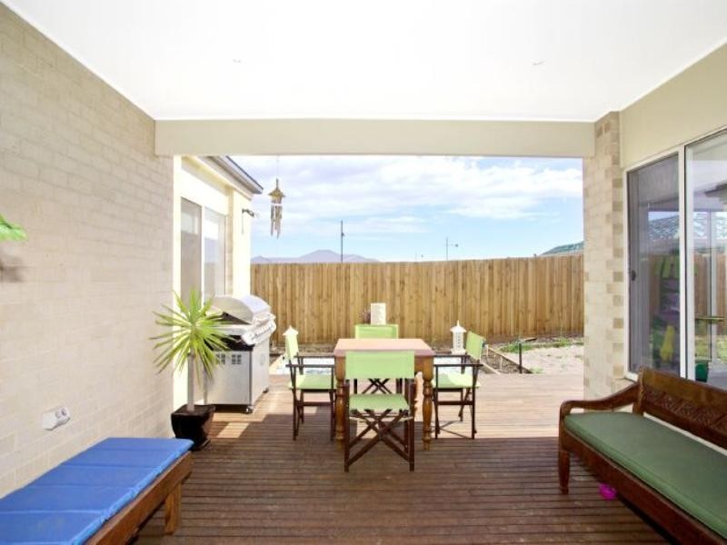 11 Darriwell Drive, Bannockburn VIC 3331