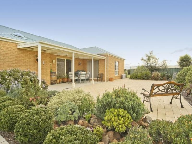 18 Inverlochy Drive, Bannockburn VIC 3331