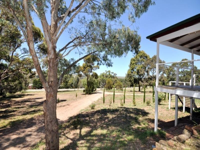 10 Carpenters Road, Shelford VIC 3329