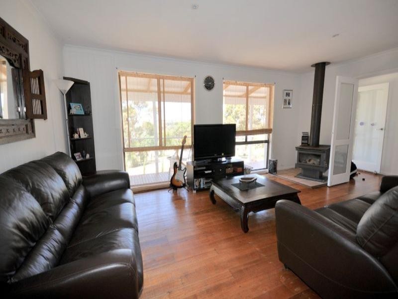 10 Carpenters Road, Shelford VIC 3329