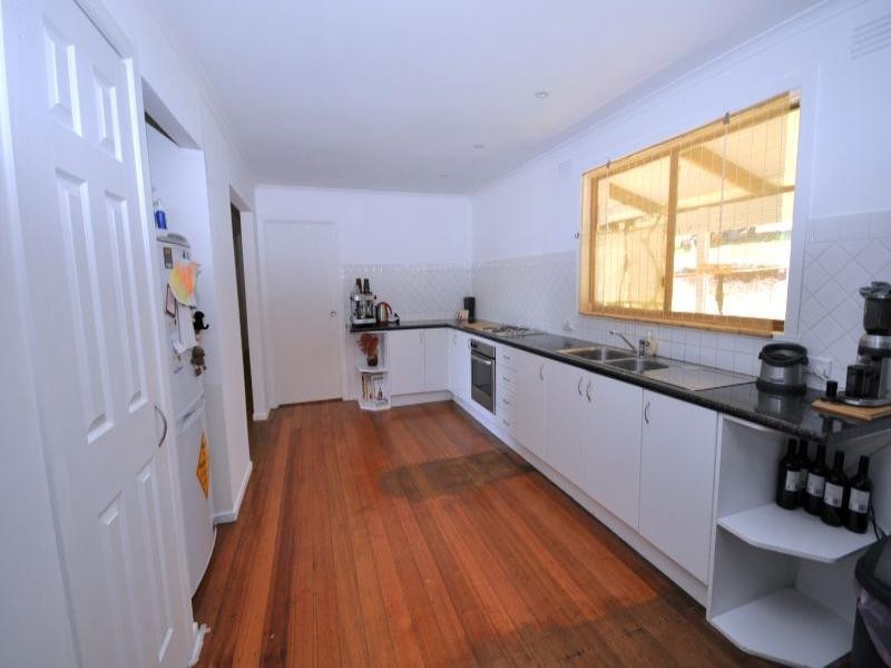 10 Carpenters Road, Shelford VIC 3329