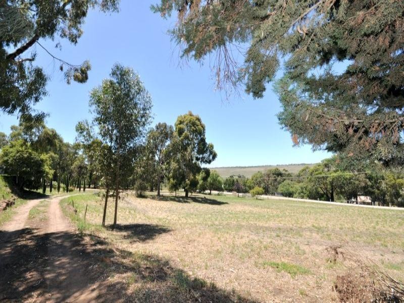 10 Carpenters Road, Shelford VIC 3329