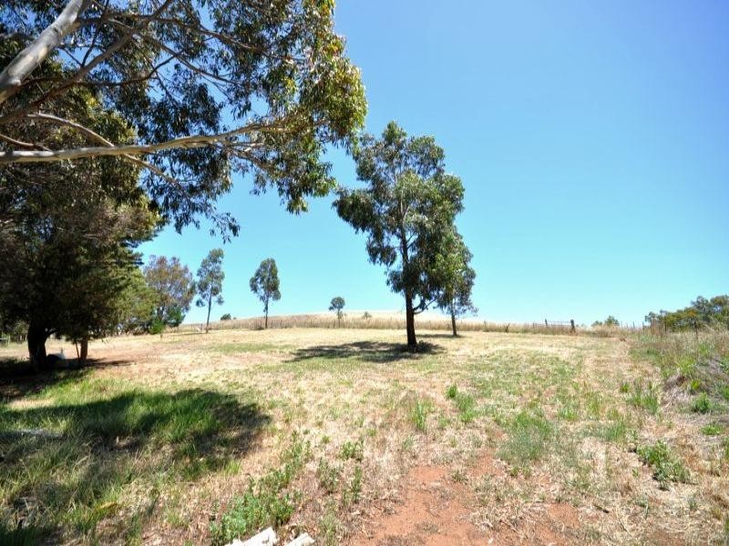 10 Carpenters Road, Shelford VIC 3329