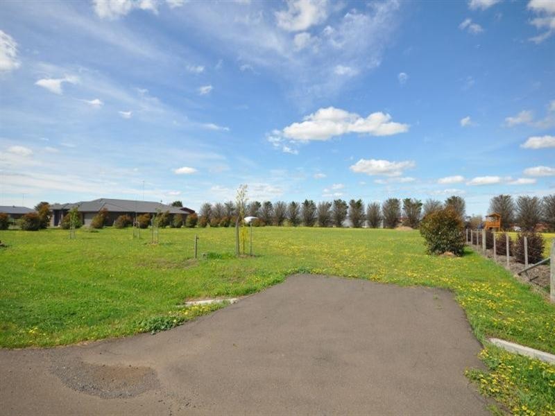 16 The Grange, Bannockburn VIC 3331