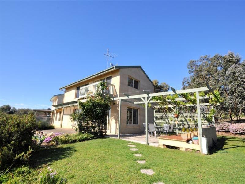 24 Thomson Street, Shelford VIC 3329
