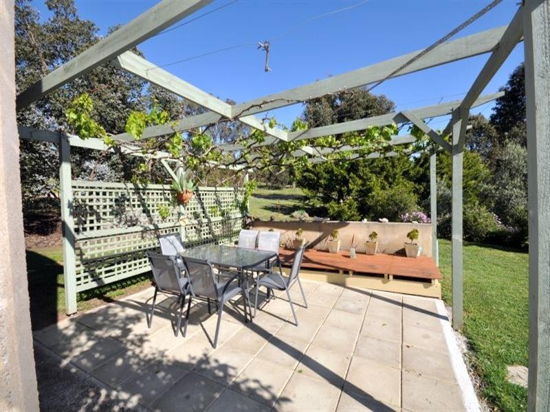 24 Thomson Street, Shelford VIC 3329