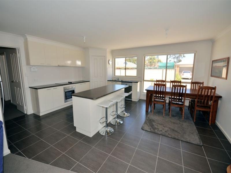 Unit 3/8A Moore Street, Bannockburn VIC 3331